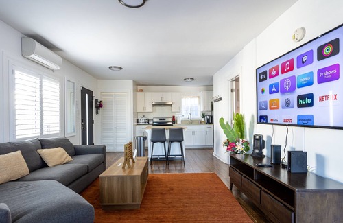 Los Angeles Casa | ENTIRE HOME 2 bed 1 bath!