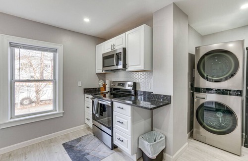 Lynn Casa | Entire Home 2BR 2BTH Quite Area with parking