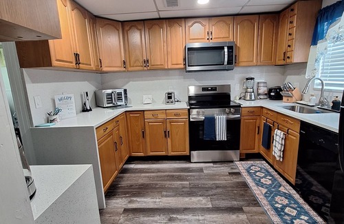 West Lealman Casa | Entire Home 3BR 1BA in St. Pete, FL - Sleeps 6 Spacious Private Backyard