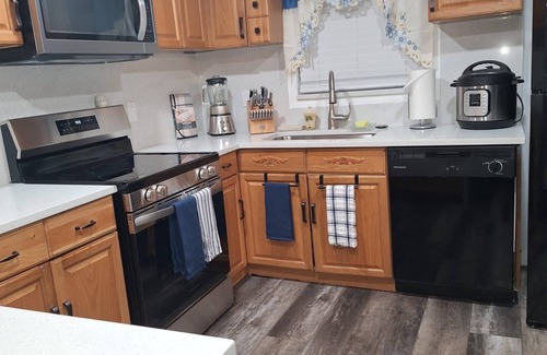 West Lealman Casa | Entire Home 3BR 1BA in St. Pete, FL - Sleeps 6 Spacious Private Backyard