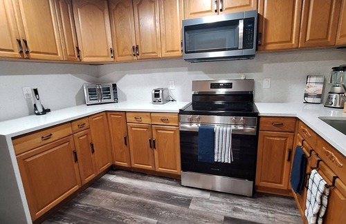 West Lealman Casa | Entire Home 3BR 1BA in St. Pete, FL - Sleeps 6 Spacious Private Backyard