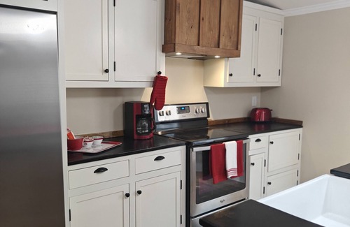 Coker Otro | Entire Home! 3br 2ba sleeps up to 8! Only 9 miles from BryantDenny Roll Tide!