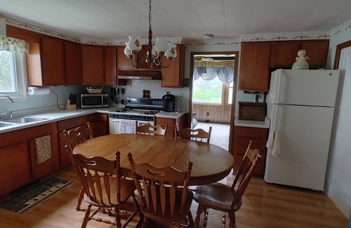 Canandaigua Casa | Entire Home - 4 Bedroom - Sleeps 10 Canandaigua - Steps Off Main St / Downtown