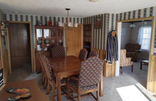 Canandaigua Apartamento | Entire Home - 4 Bedroom - Canandaigua - Steps Off Downtown - Walking distance to Restaurants, Shops, Breweries & Pubs