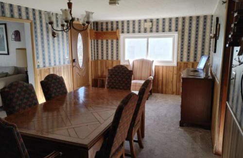 Canandaigua Apartamento | Entire Home - 4 Bedroom - Canandaigua - Steps Off Downtown - Walking distance to Restaurants, Shops, Breweries & Pubs