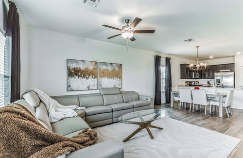 Del Valle Casa | Entire home, 4 Bedrooms Near Airport & COTA