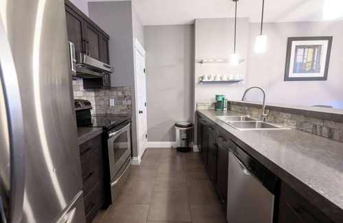 Grande Prairie Casa | Entire Home 4Bd 3.5Bath | WIFI | Smart TVs