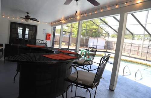 Bradenton Casa | Entire Home-Bradenton 3/2 indoor pool near beaches