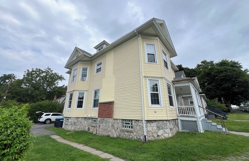 Geneva Casa | Entire Home: Central & Spacious 8BD 2.5 BA in DT Geneva