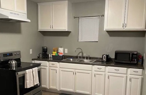 Northwest Pensacola Cabina | Entire Home - Dawn Villa Sleeps 6 Low Price!