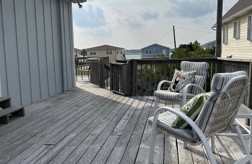 Topsail Beach Casa | Entire Home! Easy Walk to Beach & Gorgeous Sound View