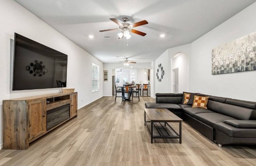 Wellborn Casa | Entire Home | EV CHARGING| Midtown Reserve CSTX |