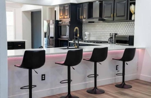 Centennial Hills Casa | Entire home hosted by Edith 12guests 7 beds3 baths. Maximum 2 pets