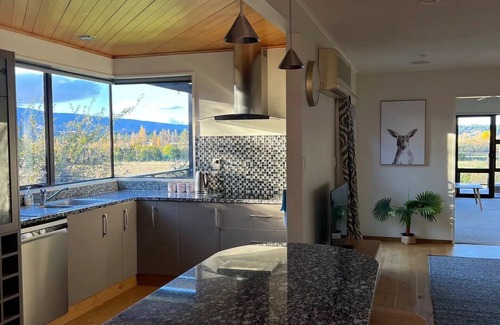 Alexandra Casa | Entire home in Earnscleugh, Central Otago