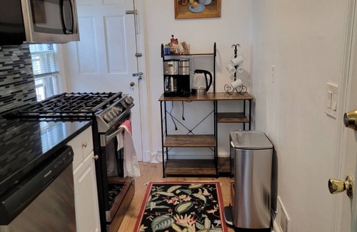 Del Ray Casa | Entire home in Great Delray Alexandria 2 Bed, Dent, 2 block to Metro, Shop, WIFI