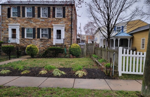 Del Ray Casa | Entire home in Great Delray Alexandria 2 Bed, Dent, 2 block to Metro, Shop, WIFI