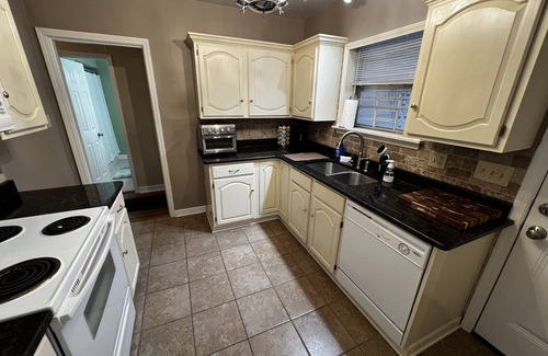 Chickasaw Gardens Casa | Entire Home in Heart of Memphis