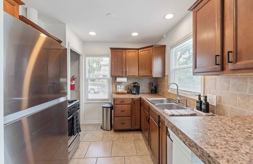 Aksarben - Elmwood Park Casa | Entire Home in midtown Aksarben. Quiet and private!