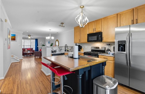 Brier Creek Country Club Casa | Entire home in prime Raleigh with workspace, comm pool, dog park and golf course