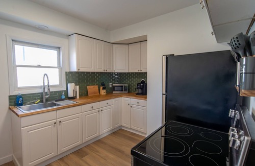 Rocky River Casa | Entire Home in Rocky River, Ohio. Close to westside bars and restaurants!