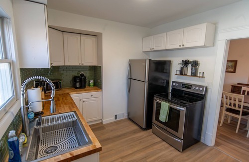 Rocky River Casa | Entire Home in Rocky River, Ohio. Close to westside bars and restaurants!