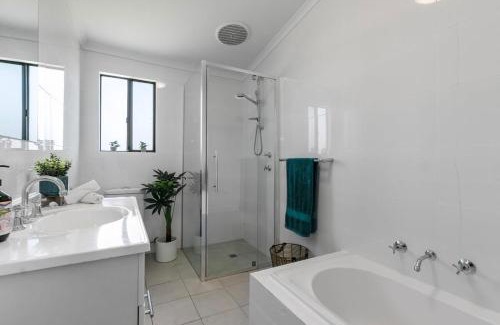 Sturt Casa | Entire Home in Sturt, Free Parking