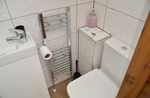 West Bromwich Casa | Entire Home in West Bromwich, Near Birmingham, West Midlands
