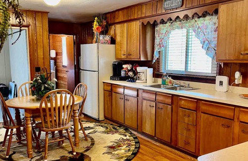 Isom Casa | Entire Home near Whitesburg