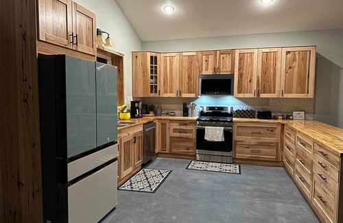Lewistown Casa | Entire Home, Newly-Built Modern Farmhouse