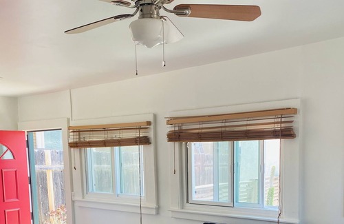 Golden Hill Cabaña | ☀️Entire Home⭐️Private outdoor yard/dining space, Central A/C, parking!🚗
