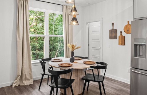 Bella Vista Casa | Contemporary Comfort: Your Home Away from Home