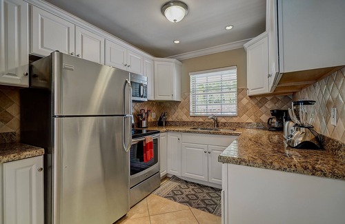 South Corals Casa | Entire home with a resort style pool. Close to beaches, shopping & resturants.