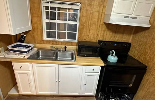 Sutton Casa | Entire house 2 bedrooms with washer&dryer,Main Street,Sutton,Street parking,wifi