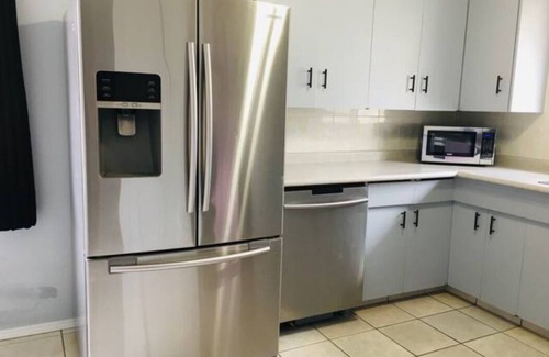 West Edmonton Casa | Entire House 3 bedroom Walking to West Ed Mall