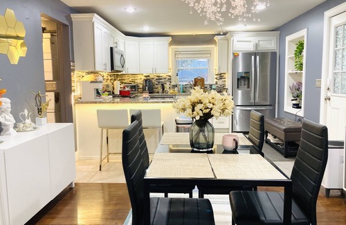 Cranston Casa | Entire House, 4 Bedrooms, Gym Room@10 mins to Providence