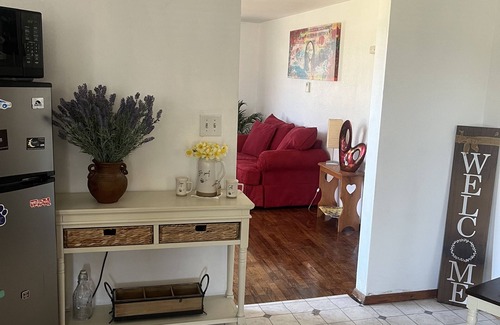 Bethalto Casa | Entire House. Charming 2-bedroom house in Bethalto. Hardwood floors, large yard