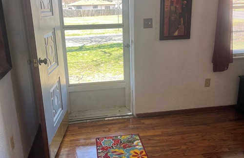 Bethalto Casa | Entire House. Charming 2-bedroom house in Bethalto. Hardwood floors, large yard