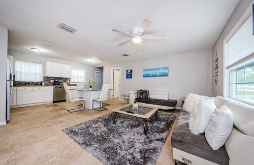Highpoint Casa | Entire House close to the beaches, Ballpark, EddieC Moore & Joe DiMaggio Stadium