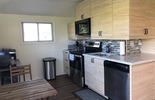 Fort Erie Cabaña | Entire house cottage with view of the Niagara River.