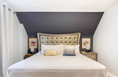Lakeview Casa | Entire house, free parking and EV charger and baby crib in Lakeview
