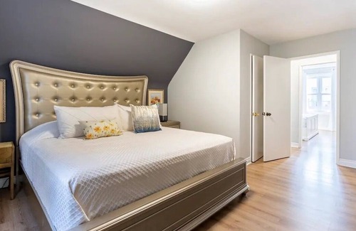 Lakeview Casa | Entire house, free parking and EV charger and baby crib in Lakeview