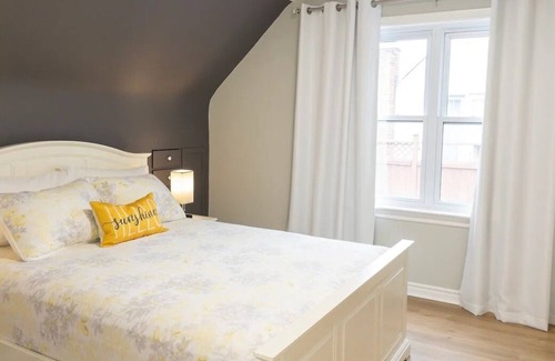 Lakeview Casa | Entire house, free parking and EV charger and baby crib in Lakeview