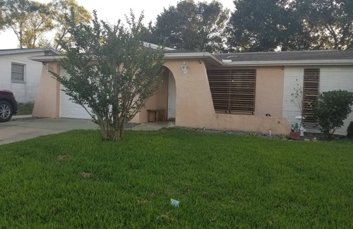 The Lakes Casa | Entire house. Green Park Beach 7 miles. Private backyard with BBQ