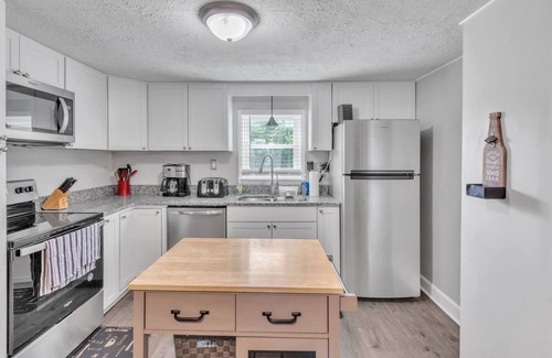Afton Casa | Entire house in Afton, VA. The Road House at Stumble Creek - 2 bedroom