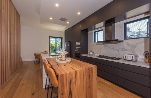 Port Melbourne Apartamento | Entire House in Port Melbourne w/ Parking & Pool