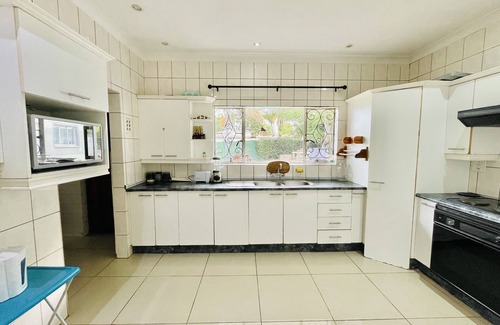 Beacon Bay Casa | Entire House in Beacon Bay - Golden Location