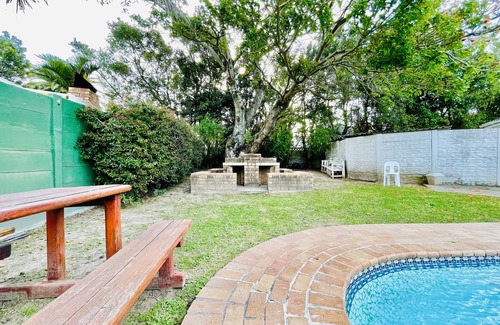 Beacon Bay Casa | Entire House in Beacon Bay - Golden Location