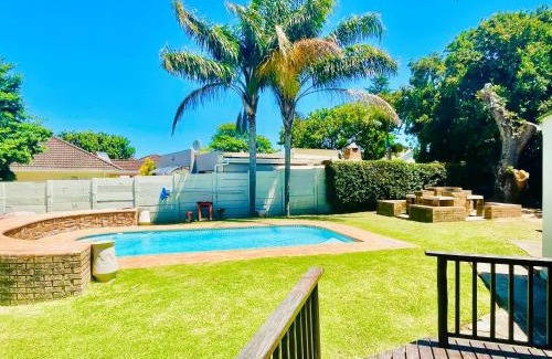 Beacon Bay Casa | Entire House in Beacon Bay - Family or Group Retreat - Swimming Pool - Multiple Braais