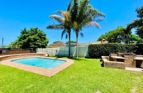 Beacon Bay Casa | Entire House in Beacon Bay - Family or Group Retreat - Swimming Pool - Multiple Braais