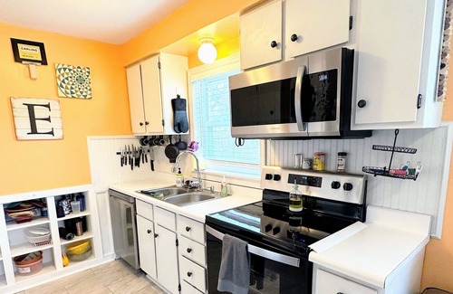 North Kansas City Casa | Entire House in Perfect Location! Renovated & Cozy w/ Chill Patio & Grill Dining